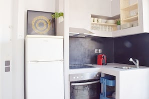 Apartment, 1 Bedroom | Private kitchen | Full-size fridge, oven, stovetop, espresso maker - N - Place (Athens)