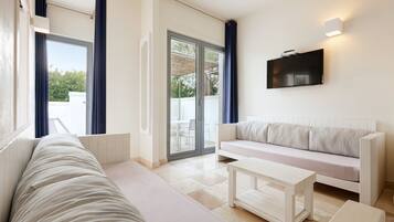 1 bedroom, desk, blackout curtains