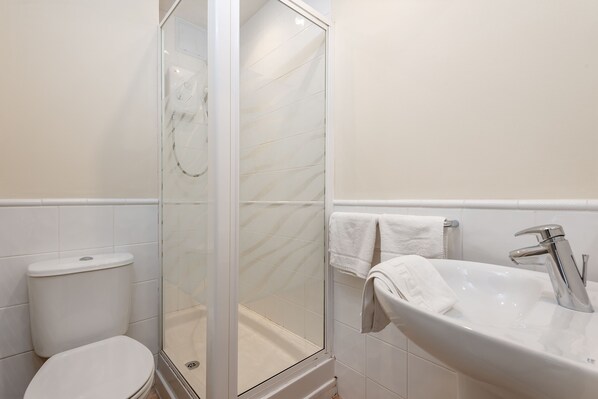 Bathroom - Golfers Dream 100 yards to Old Course (St. Andrews)