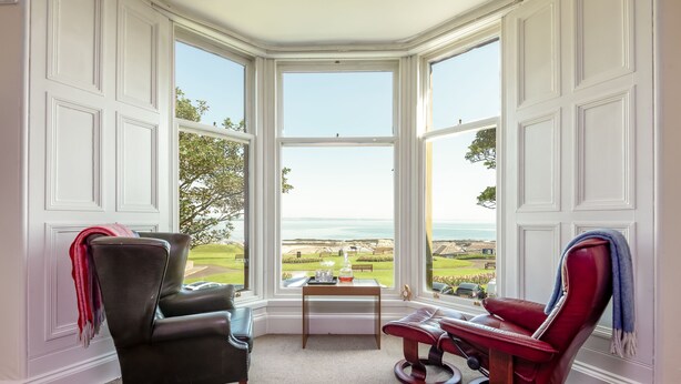 Living area - Golfers Dream 100 yards to Old Course (St. Andrews)