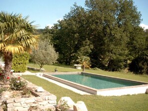 Pool - Inviting stone house (2 pers.), Well-kept park with large pool (Moulézan)