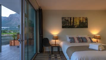 Habitación, vistas al lago (waterfront) | Zona de estar | Televisión de pantalla plana de 34 pulgadas con canales digitales