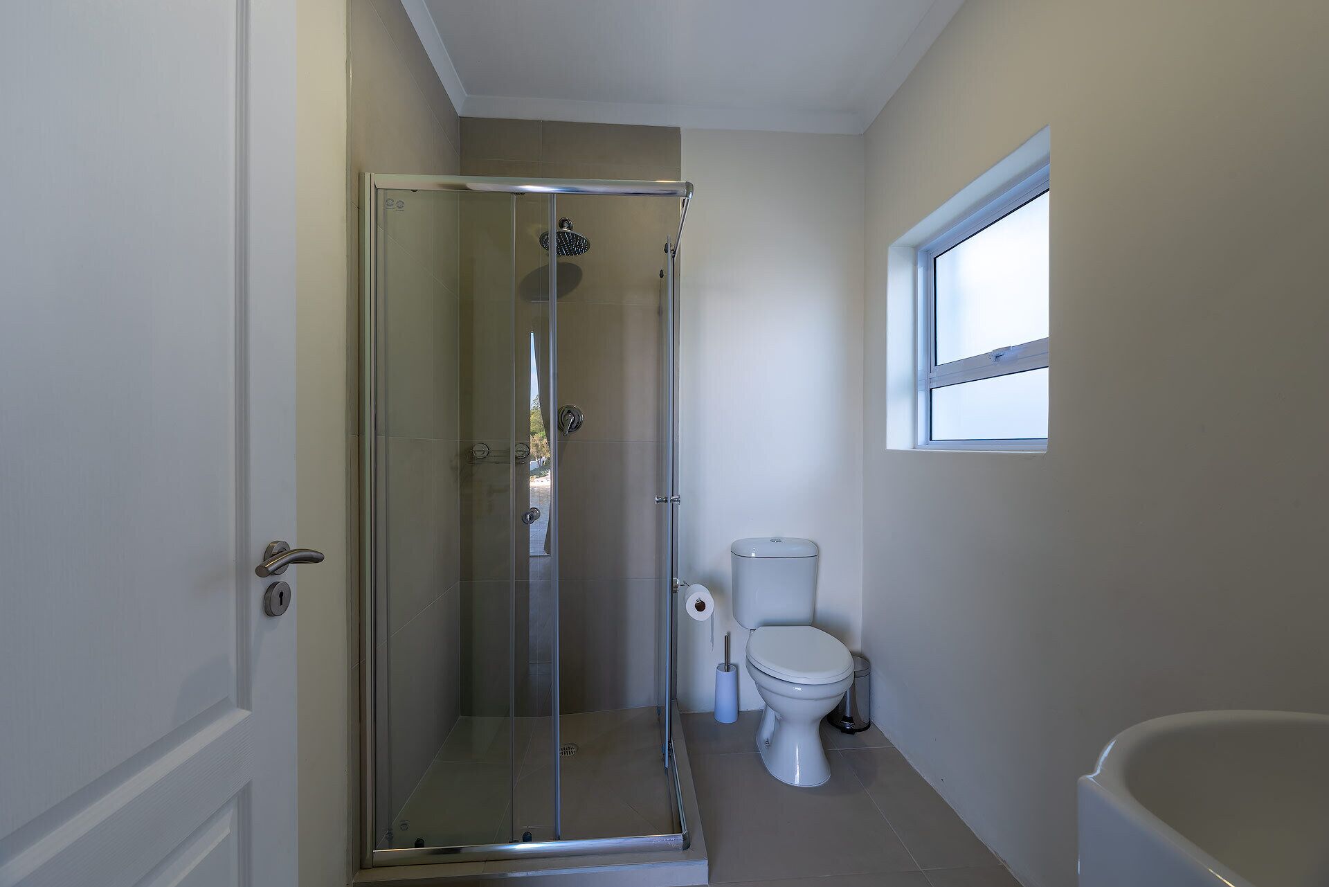 Zimmer, Seeblick (waterfront) | Badezimmer | Dusche, Regendusche, Haartrockner, Handtücher