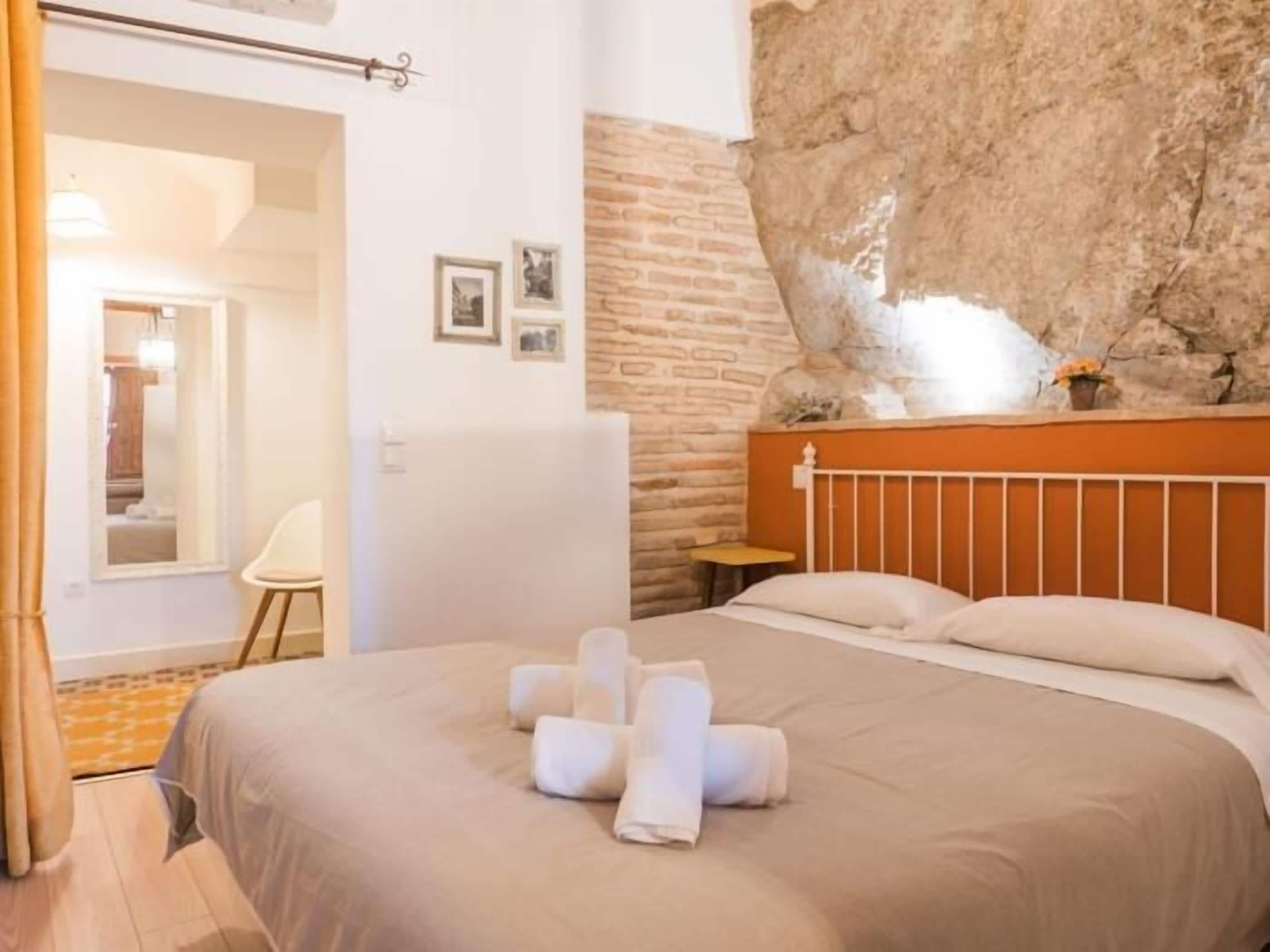 Strykejern/-brett, internettilgang og sengetøy