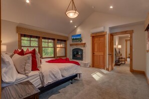 4 slaapkamers, een strijkplank/strijkijzer, gratis wifi, beddengoed