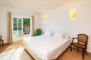 4 chambres, fer et planche à repasser, Wi-Fi gratuit, draps fournis