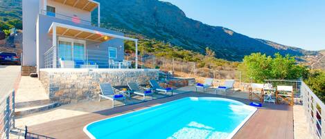 Outdoor pool, pool loungers