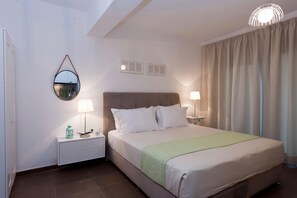 Superior Villa, 3 Bedrooms, Private Pool, Sea View | 3 bedrooms, in-room safe, iron/ironing board, free WiFi - Villa Siren (Agios Nikolaos)