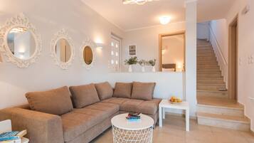 Superior Villa, 3 Bedrooms, Private Pool, Sea View | Living room