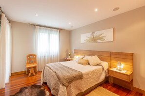 Roba de llit d'alta qualitat, escriptori i habitacions insonoritzades 