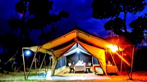 Bagian depan properti - sore/malam