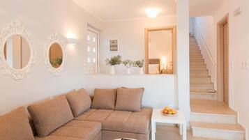 Superior Villa, 2 Bedrooms, Private Pool, Sea View | Living area