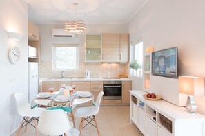 Superior Villa, 2 Bedrooms, Private Pool, Sea View | Private kitchen | Full-size fridge, microwave, oven, stovetop