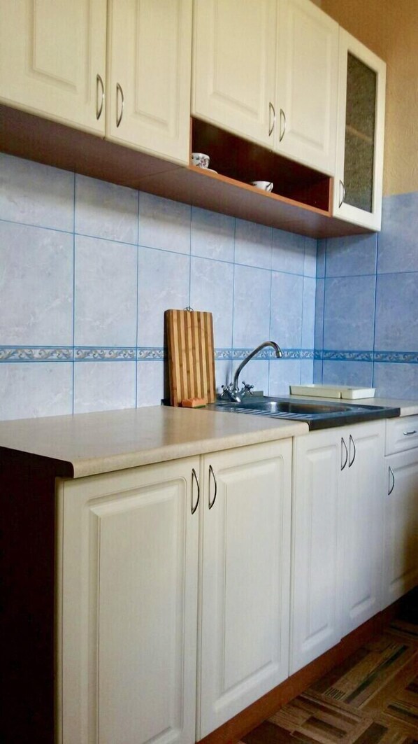 Apartment | Eigene Küche | Großer Kühlschrank, Mikrowelle, Ofen, Herdplatte