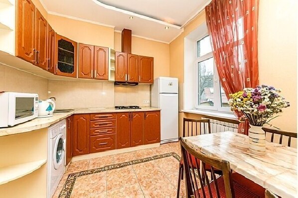 Apartment | Private kitchen | Fridge, microwave, oven, stovetop