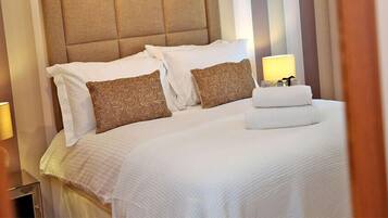 Apartment | 2 bedrooms, individually decorated, individually furnished, desk