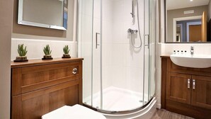 Apartment | Bathroom - Inverurie Apartments - Town & Country (Inverurie)