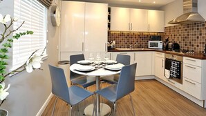 Apartment | Private kitchen - Inverurie Apartments - Town & Country (Inverurie)