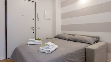 1 slaapkamer, een strijkplank/strijkijzer, gratis wifi, beddengoed