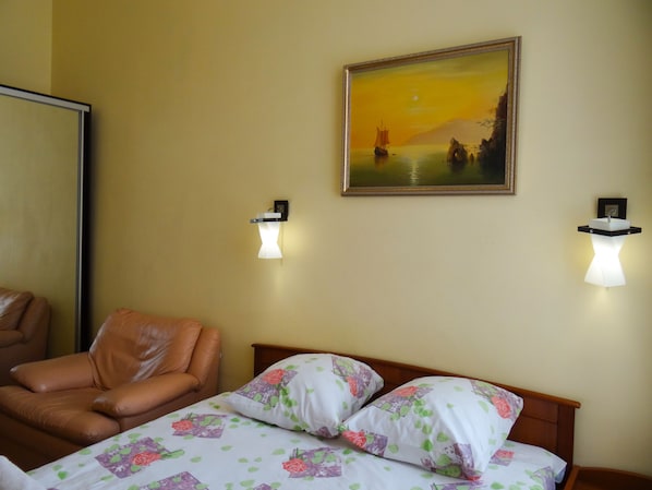 Apartment | 2 bedrooms, iron/ironing board, free WiFi, bed sheets