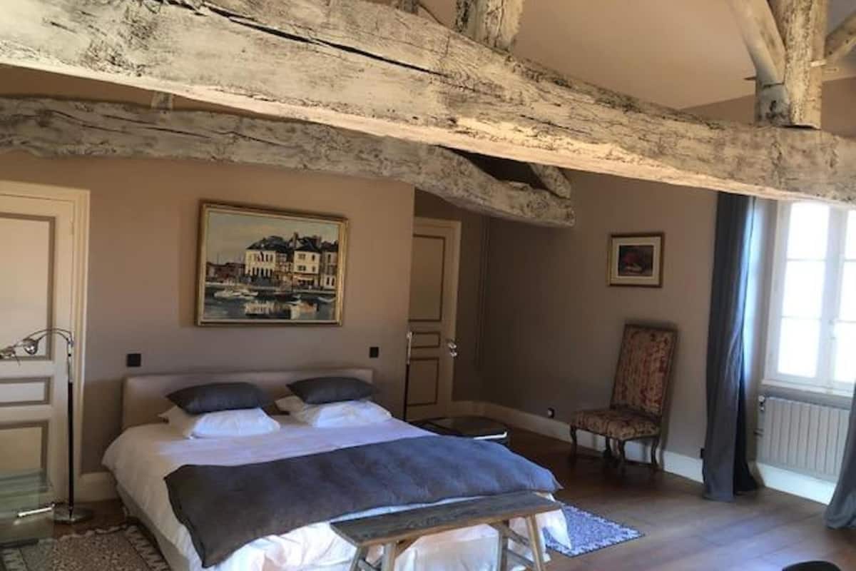 Deluxe tweepersoonskamer | Een bureau, gratis wifi, beddengoed