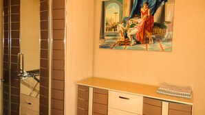 A bathroom with a large mirror, a sink, and a cabinet with drawers. - KyivHome Basseyna 17 City centre (Kyiv)