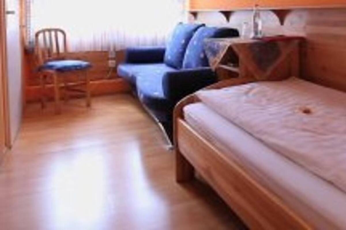 Single Room | Desk, WiFi (free)