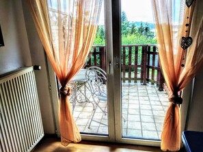 Apartment (nr. 2, incl. cleaning fee 25 UR) | 1 bedroom, soundproofing, free cots/infant beds, travel cot - Ferienwohnungen Willrich (Blankenheim)