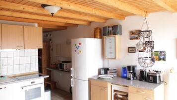 Apartment (nr.3, incl. cleaning fee 25 EUR) | Private kitchen | Full-sized fridge, microwave, oven, stovetop