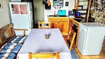 Apartment (nr. 2, incl. cleaning fee 25 UR) | Private kitchen | Full-sized fridge, microwave, oven, stovetop