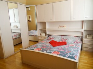 Apartment | 2 Schlafzimmer, Bügeleisen/Bügelbrett, kostenloses WLAN, Bettwäsche