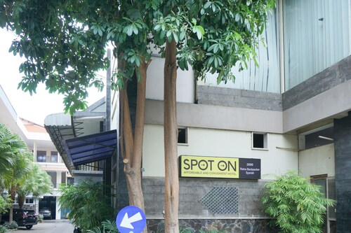 OYO Life 2090 Ratna Backpacker Syariah