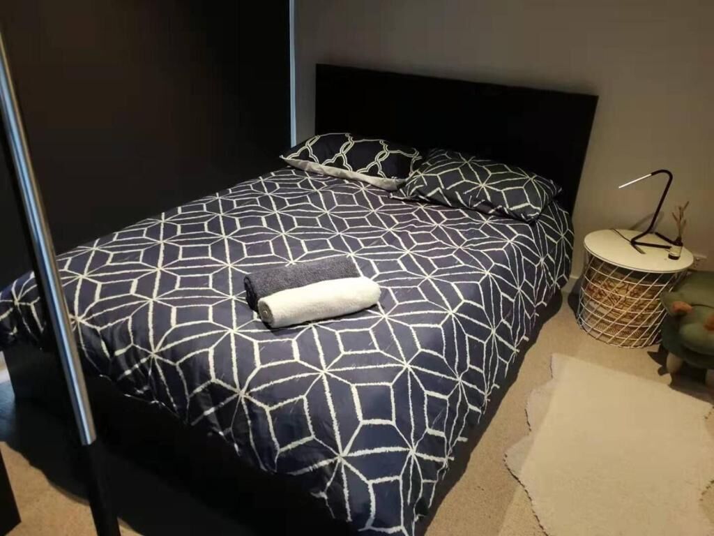 2 bedrooms, bed sheets