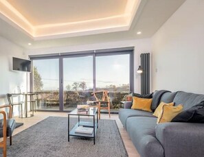 Chaumière luxueuse | Salle de séjour | Téléviseur connecté