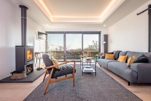 Luxury Garden Cottage Spectacular Views