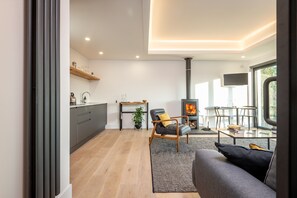 Luxury Cottage | Living area | Smart TV