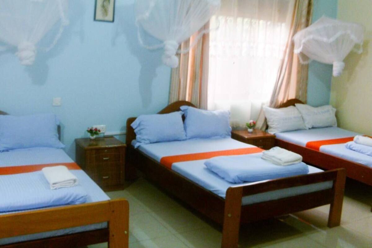 Togo | Iron/ironing board (on request), WiFi (free), bed sheets