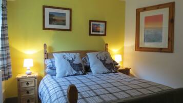 Tabla de planchar con plancha, wifi gratis, ropa de cama