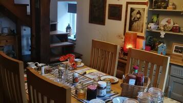 Desayuno a la carta gratuito y diario