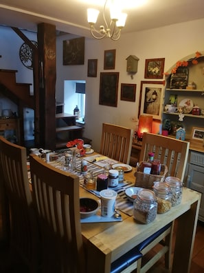 Free daily cooked-to-order breakfast