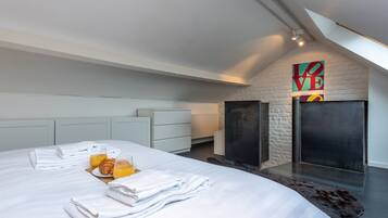 Panorama-lejlighed - 1 soveværelse | 2 soveværelser, individuelt design, individuel indretning, skrivebord