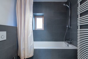 Apartamento panorámico, 1 habitación | Bañera profunda