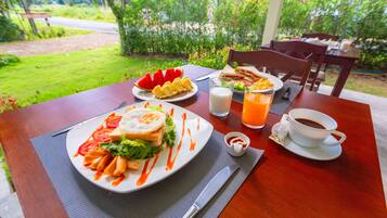 Daily cooked-to-order breakfast for a fee