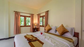 Deluxe Double Room, Non Smoking | In-room safe, laptop workspace, soundproofing