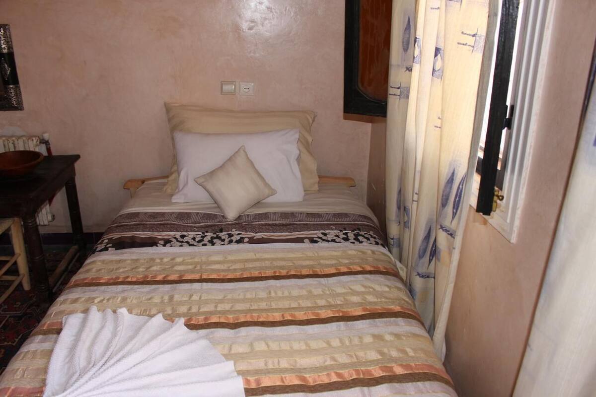 Quadruple Room | WiFi (free), bed sheets