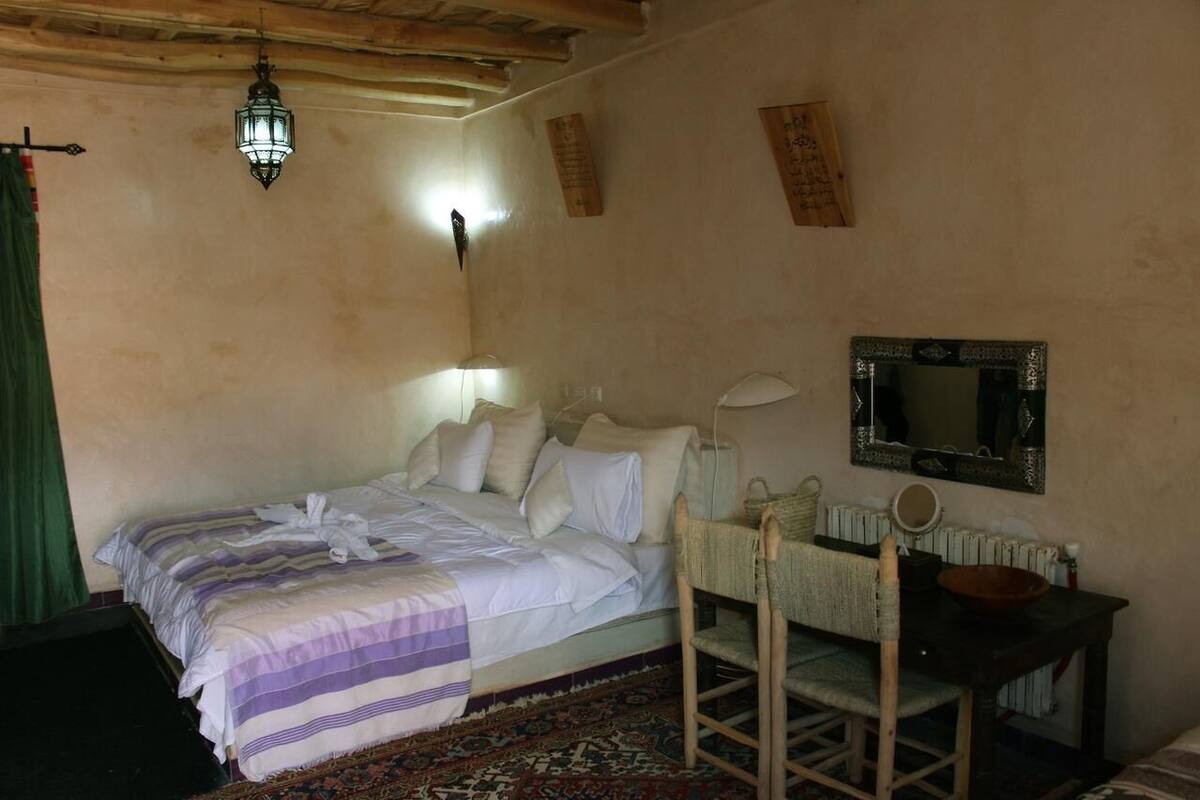 Double Room | WiFi (free), bed sheets
