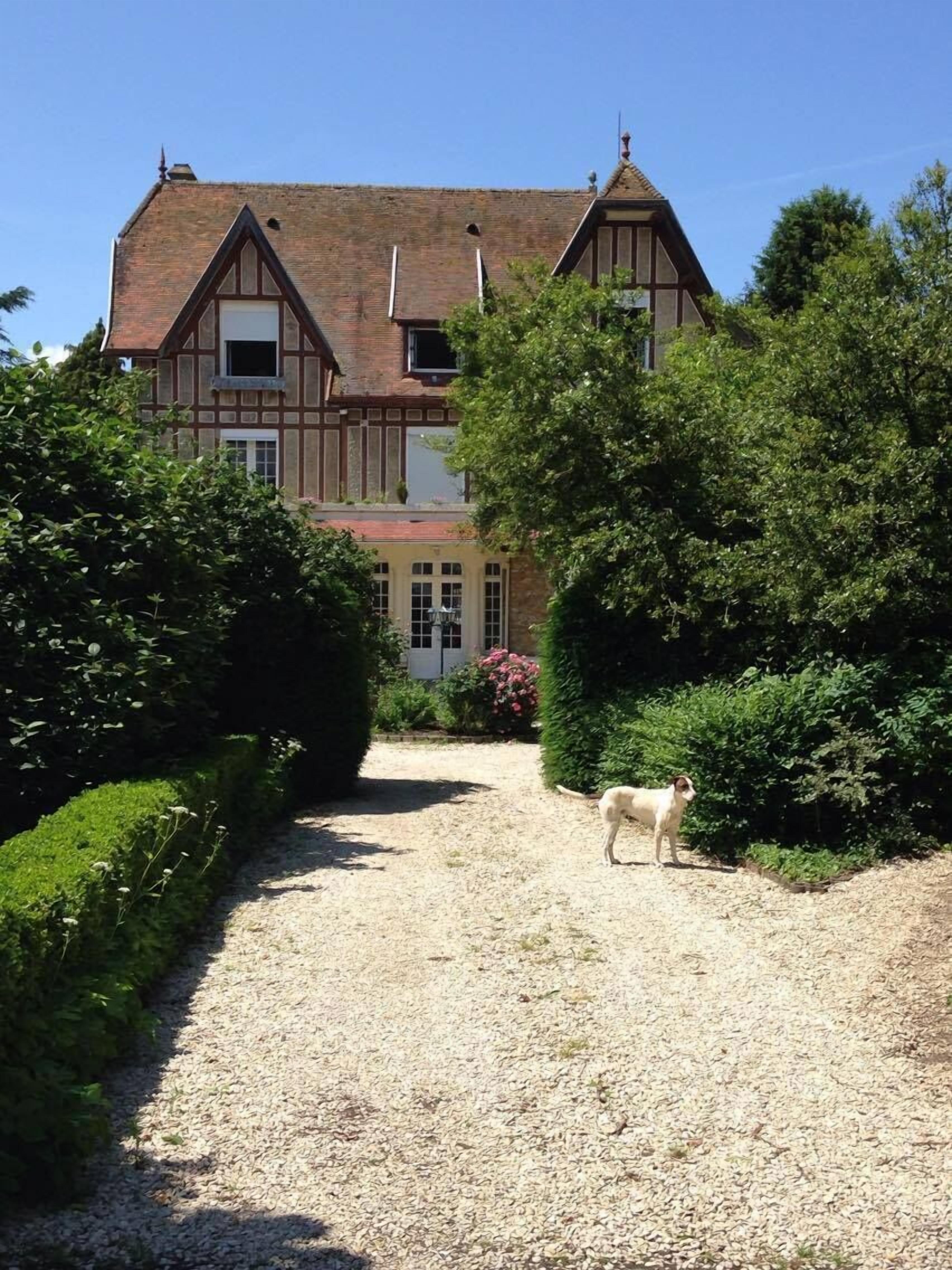 Check-in/check-out kiosk