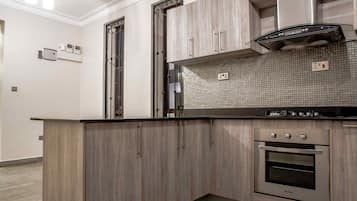 Family Apartment | Private kitchen | Full-sized fridge, microwave, oven, stovetop