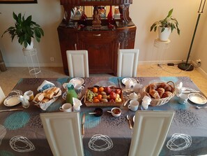 Free daily continental breakfast