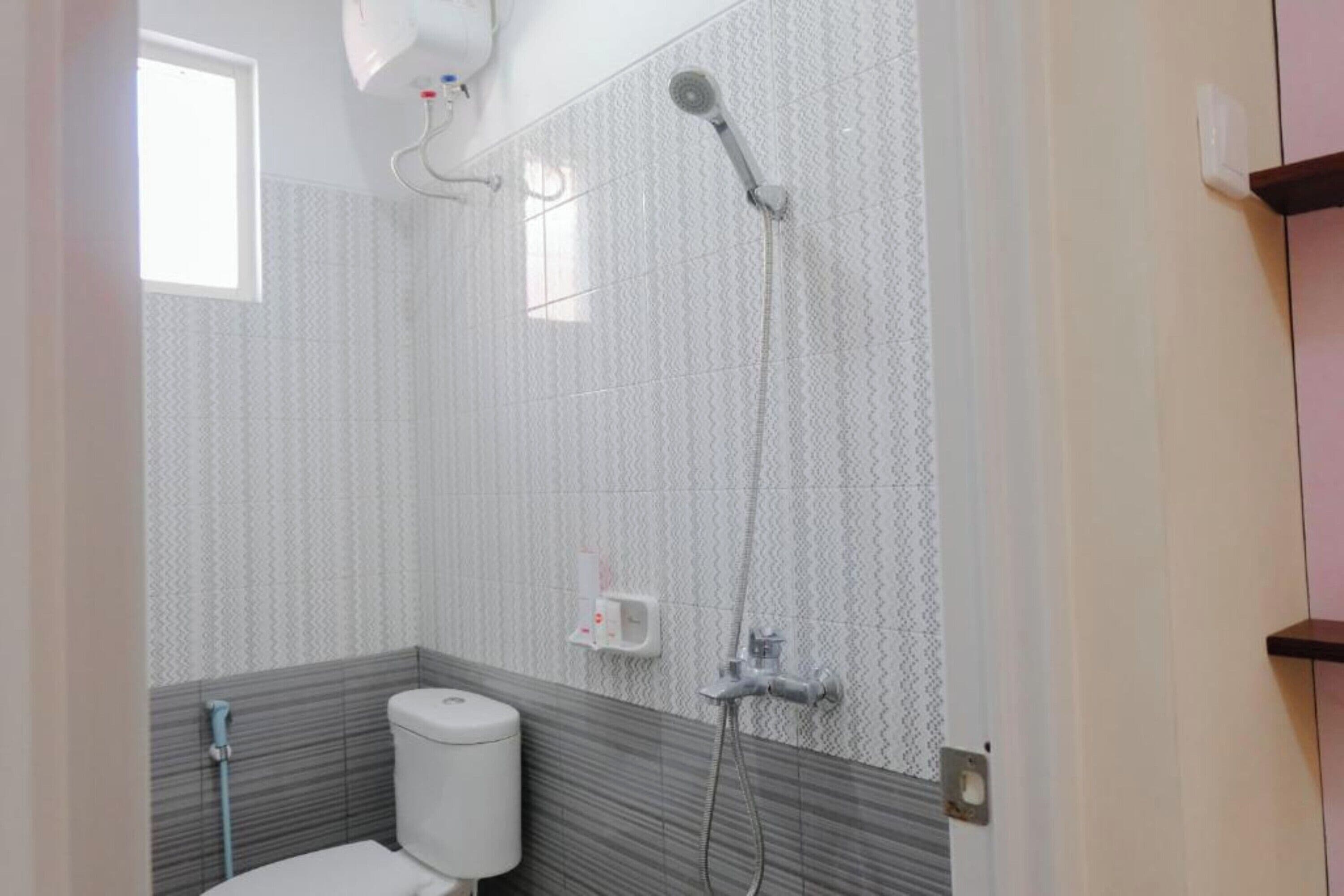 Shower, towels